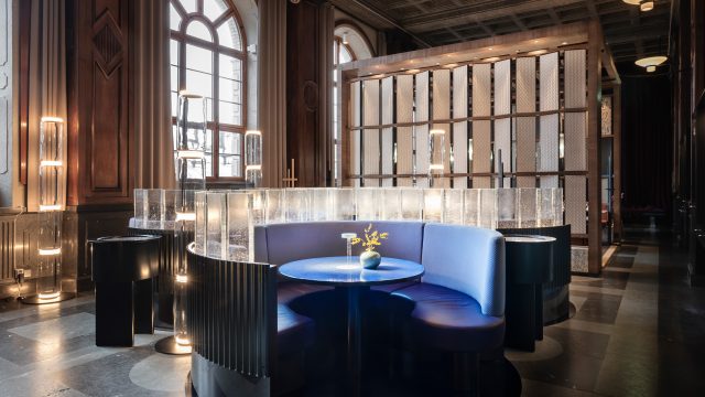 Vrå matgrupper i blå runda öar med glaspaneler