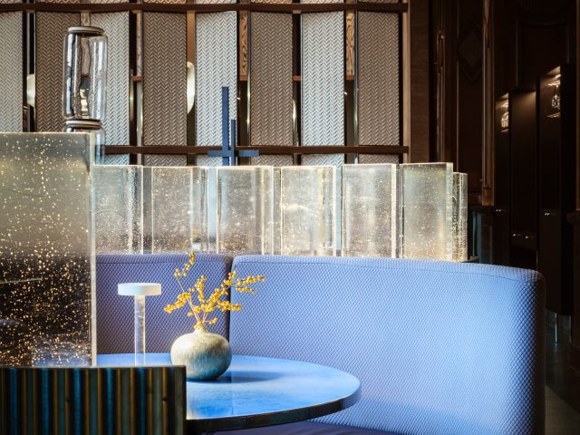 Vrå matgrupper i blå runda öar med glaspaneler