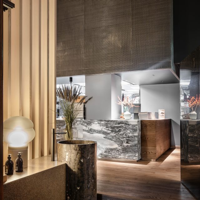 Vrå kök i sten och trä